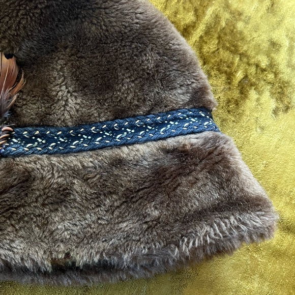 Vintage Faux Fur Plush Brown Hat W/ Braided Trim & Feather - Picture 4 of 6